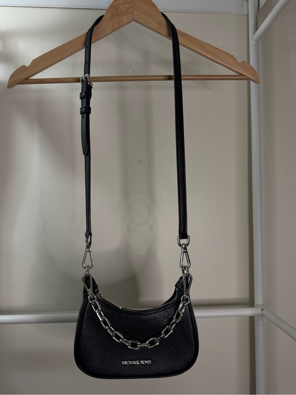 Michael Kors Black mini Leather Shoulder Bag with Chain Strap